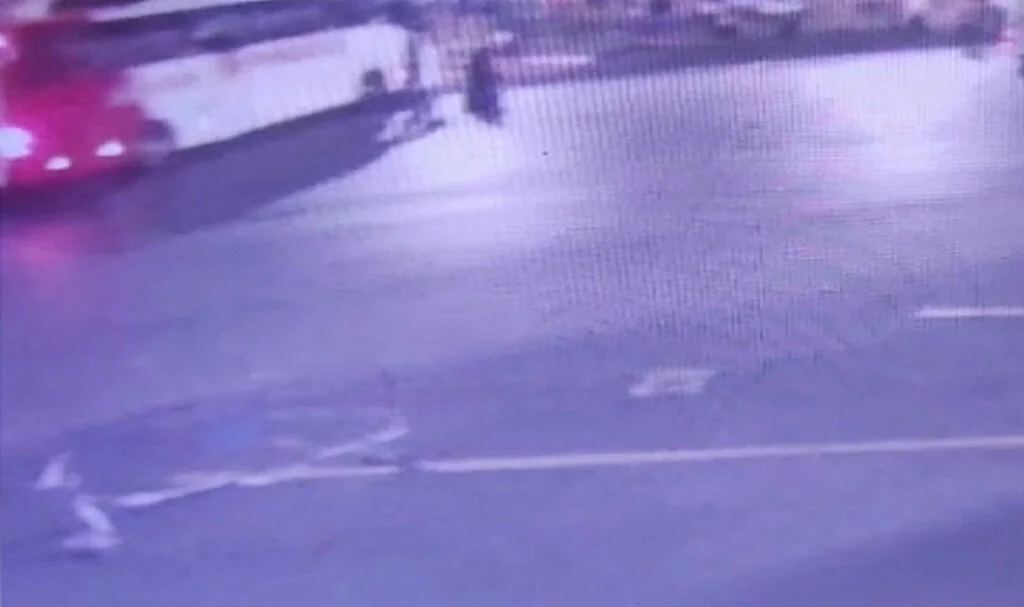 Alibeyköy Cep Otogarı’ndaki feci ölümlü kaza kamerada: Kadın otobüsün altında kaldı