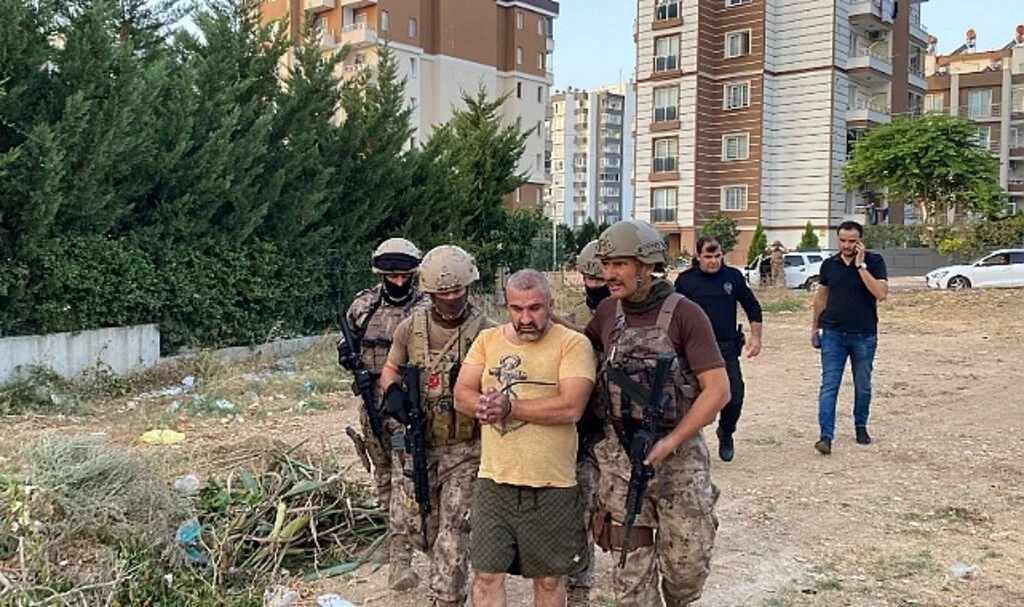 Almanların korkulu rüyası çete Mersin'de çökertildi