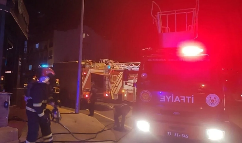 Altınova'da baca yangını korkuttu