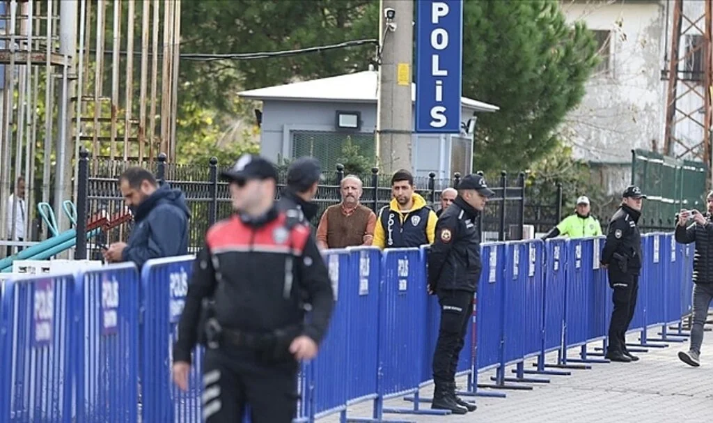 Amasra'da maden ocağındaki patlamaya ilişkin gözaltına alınan şüphelilerin adliyeye sevki başladı