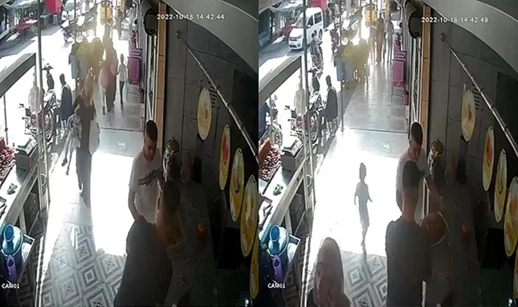 Annesinin kaldırıma bıraktığı çocuk az kalsın kamyonetin altında eziliyordu