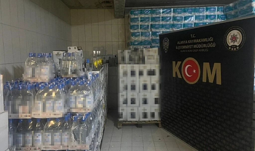 Antalya’da otel deposunda sahte bandrollü içki ele geçirildi