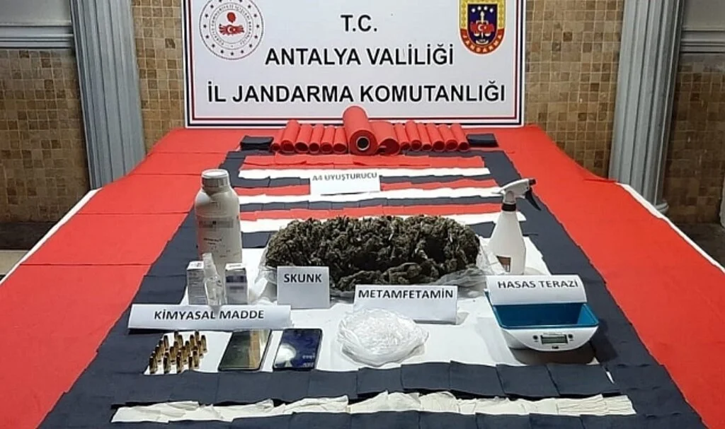 Antalya'da zehir tacirlerine büyük darbe: 384 milyon liralık uyuşturucu maddeleri ele geçirildi