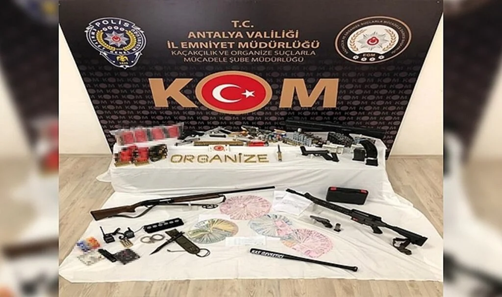 Antalya merkezli suç örgütü operasyonuna 16 tutuklama