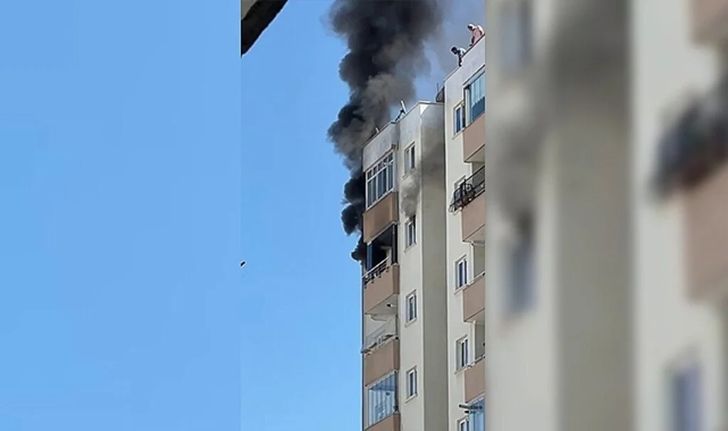 Apartmanın 10. katında yangın paniği
