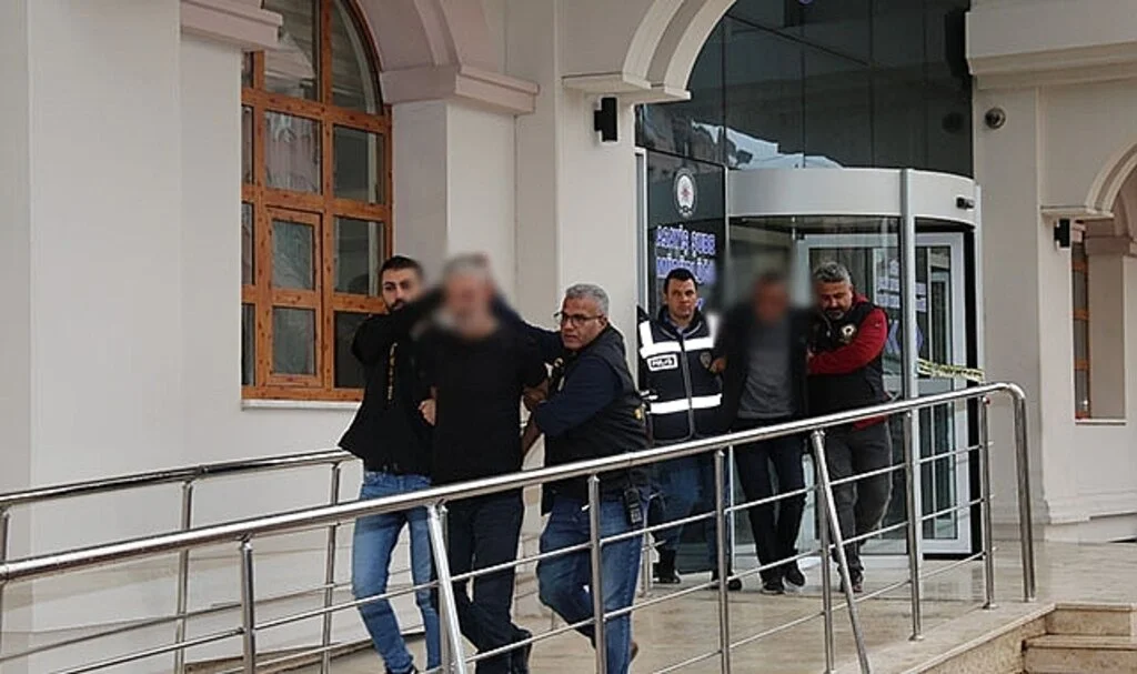 Arkadaşını otoparkta öldüren katil zanlısı kaçma planı yaparken yakalandı