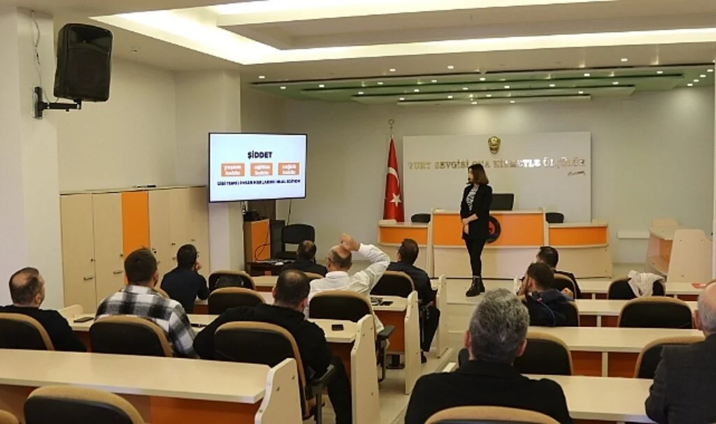 Atakum Belediyesi’nde erkek çalışanlara “Kadına Yönelik Şiddetle Mücadele” eğitimi