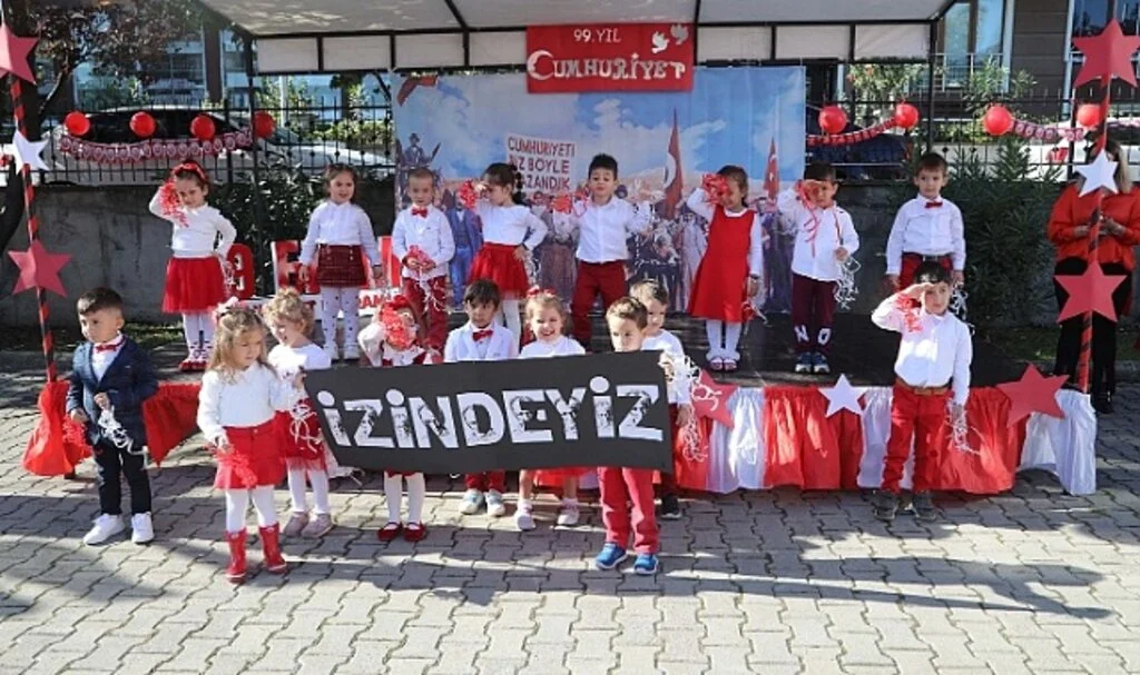 Atakum'da miniklerin Cumhuriyet coşkusu