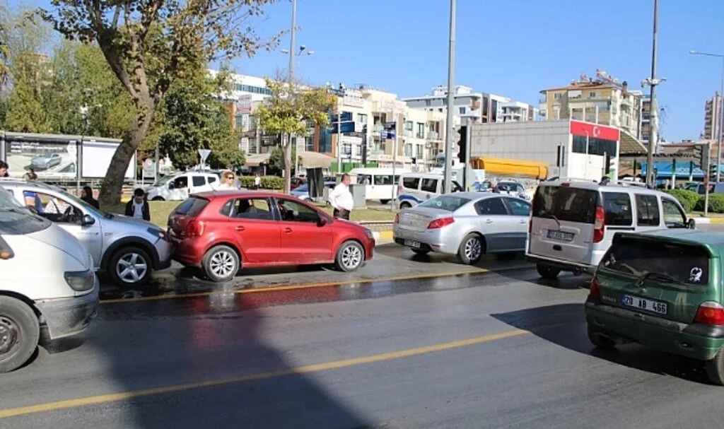 Aydın’da zincirleme trafik kazası: 1 yaralı