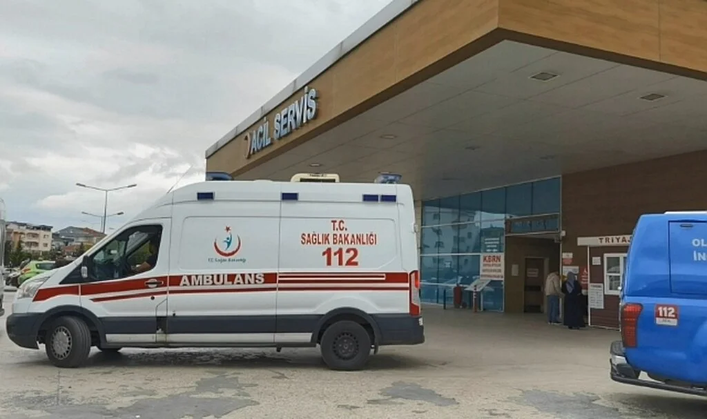 Babasının kullandığı traktörün üzerinden geçtiği 2 yaşındaki çocuk ağır yaralandı