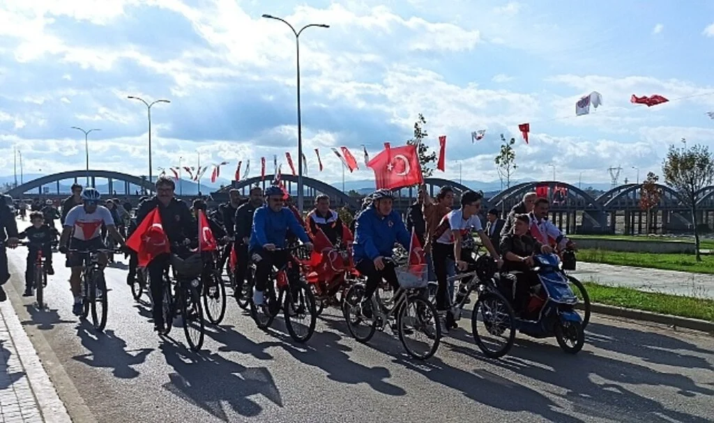 Bafra'da "4. Cumhuriyet Bayramı Bisiklet Turu" düzenlendi