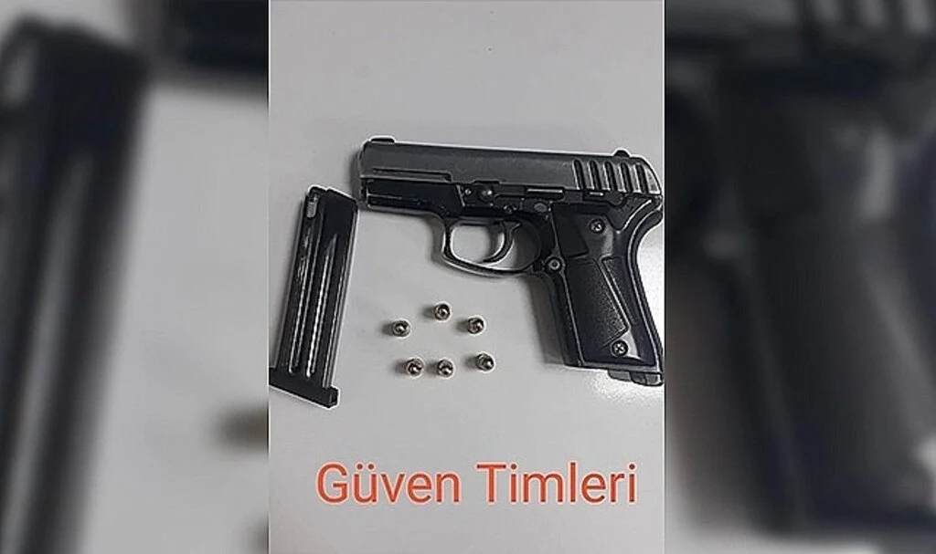 Bafra'da ruhsatsız tabanca ele geçirildi
