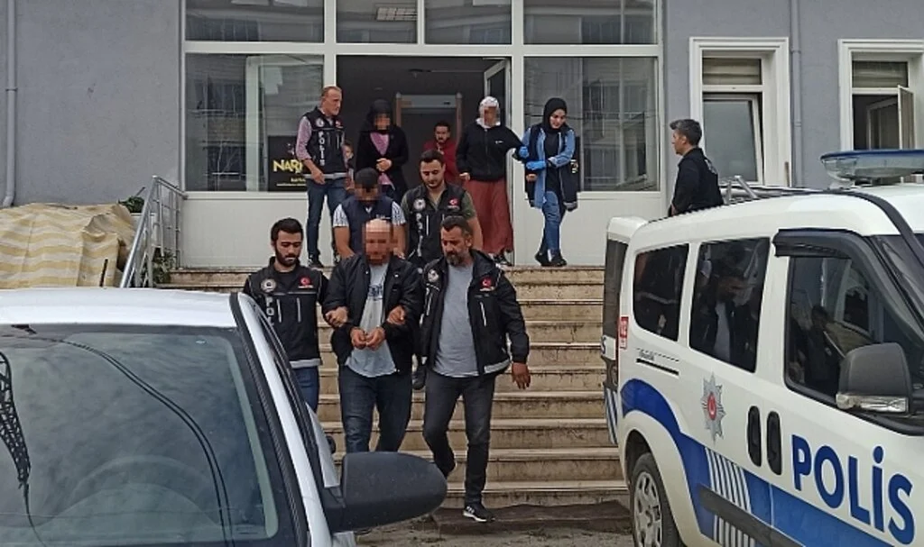 Bafra'da uyuşturucu operasyonunda gözaltına alınan 4 şahıs adliyede
