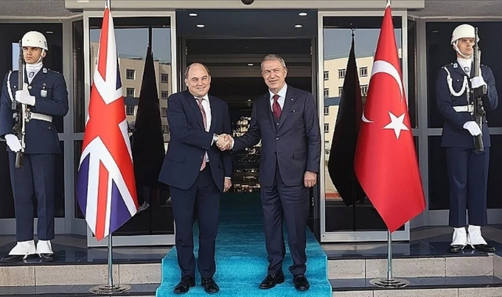 Bakan Akar, İngiltere Savunma Bakanı Wallace ile görüştü