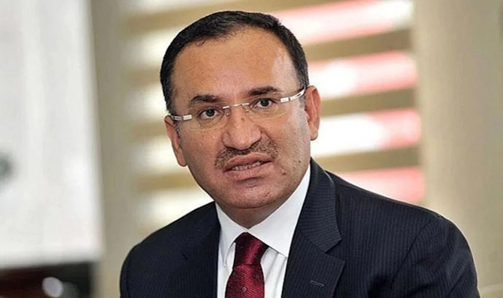Bakan Bozdağ canlı yayında açıkladı: Anayasa'nın 24. maddesi değişecek