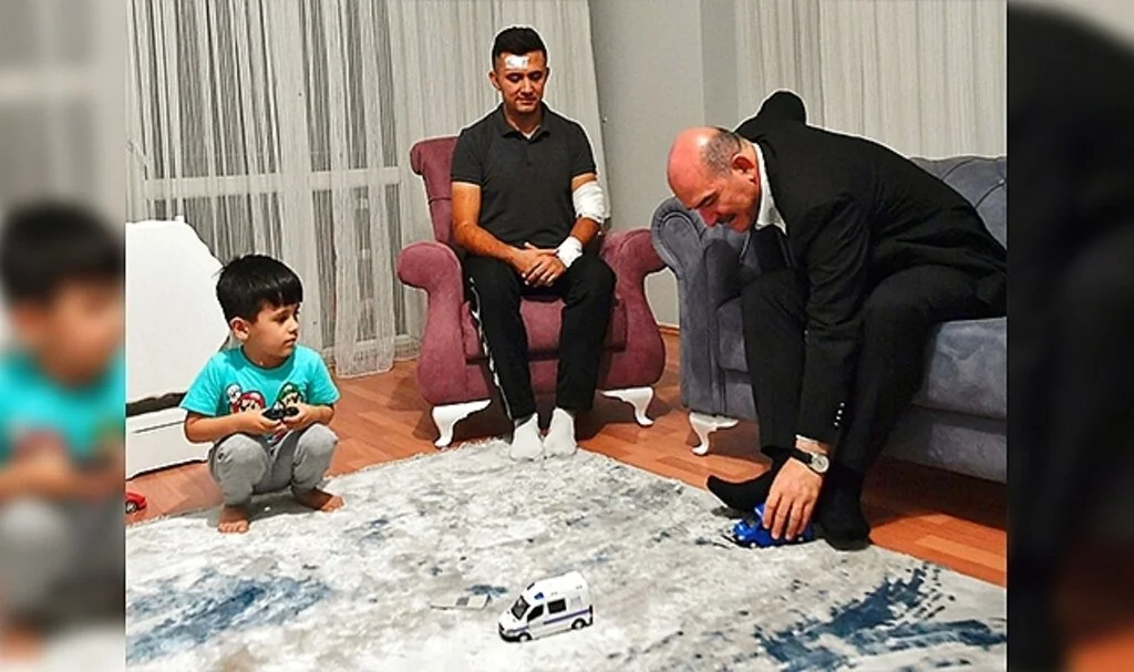 Bakan Soylu, Diyarbakır’da kaza geçiren polislere ziyarette bulundu