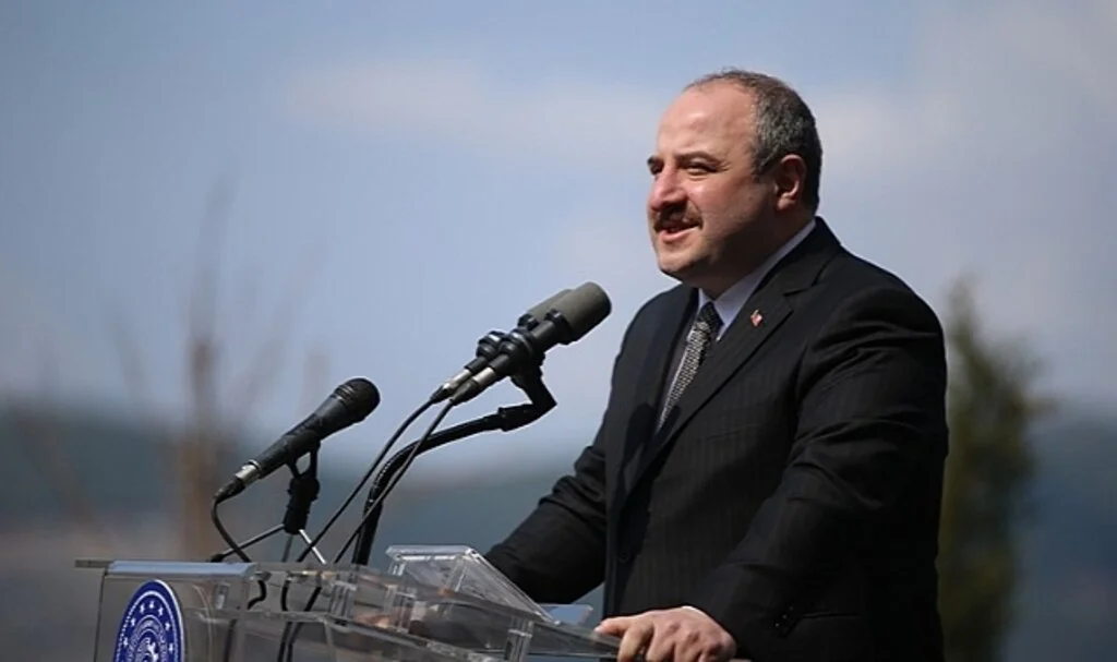 Bakan Varank'tan CHP'li belediyelere:" İstanbul'da, İzmir'de, Antalya'da vatandaşın hangi derdini çözmüşler?"