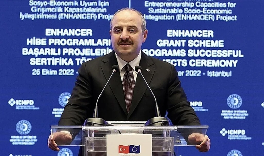 Bakan Varank: Türkiye en çok yatırım yapılan zirvedeki ilk 10 ülke arasında yerini aldı