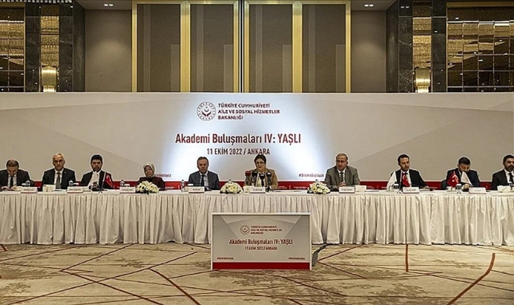 Bakan Yanık: 2030'da Türkiye'de yaşlı nüfus oranının yüzde 12,9'a çıkacağı öngörülüyor