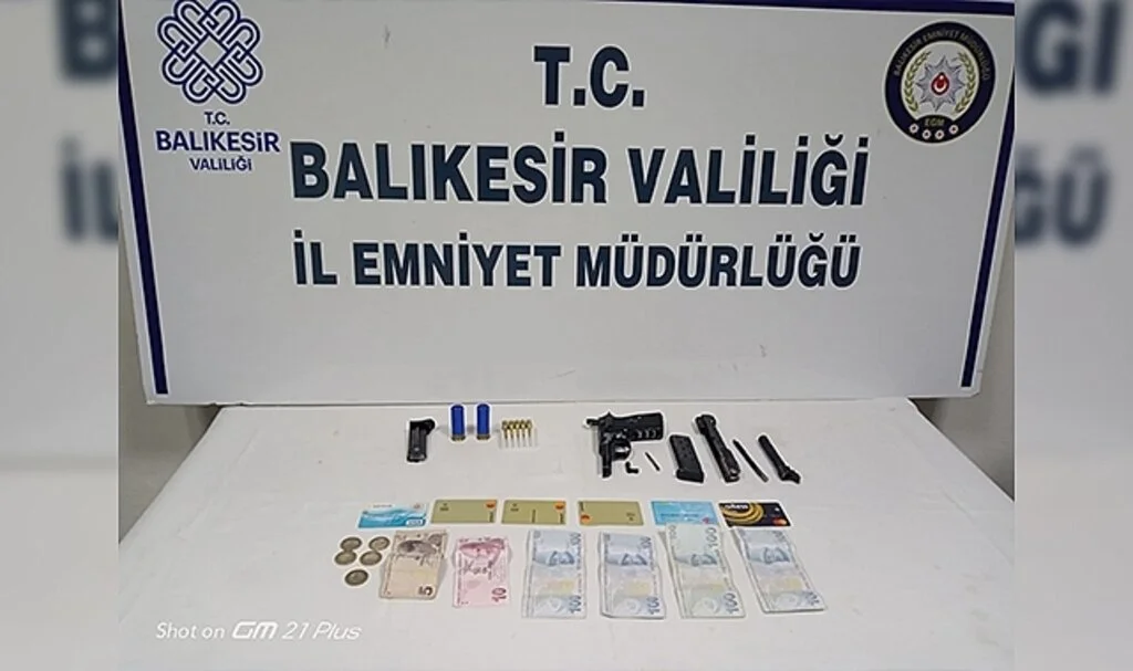 Balıkesir'de polis 50 aranan şahsı yakaladı