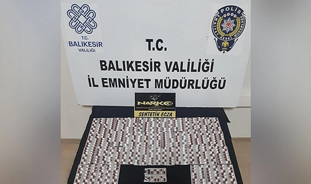 Balıkesir'de polisten uyuşturucu ve kaçak tütün operasyonu