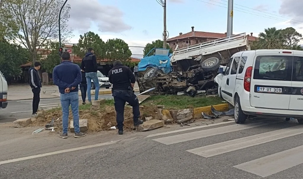 Balıkesir’de trafik kaza, bir polis memuru ağır yaralı