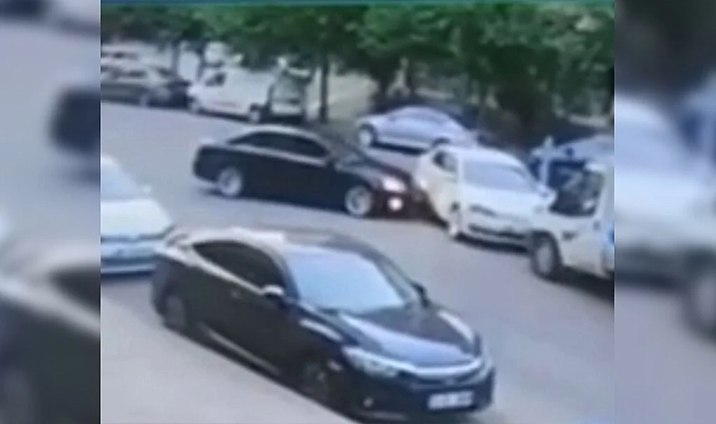 Batman’da dikkatsiz sürücü park halindeki araca vurup kaçtı