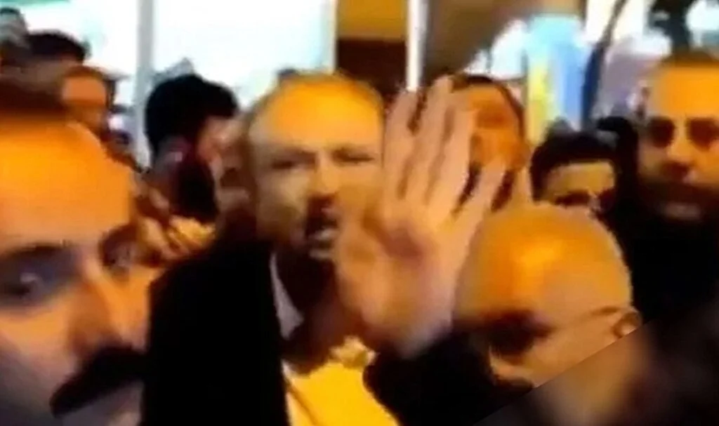 Belediye başkanıyla işçi arasında gergin anlar... "Sen kes lan, sen kimsin?"