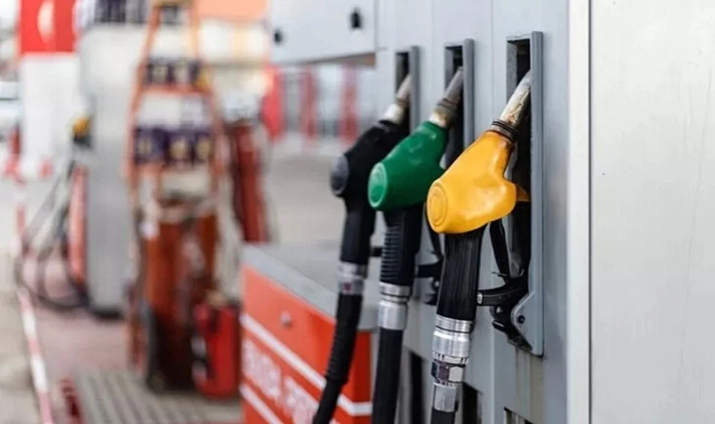 Benzin ve motorin fiyatları indirimi için kritik günler! Gözler akaryakıt tabelalarında...