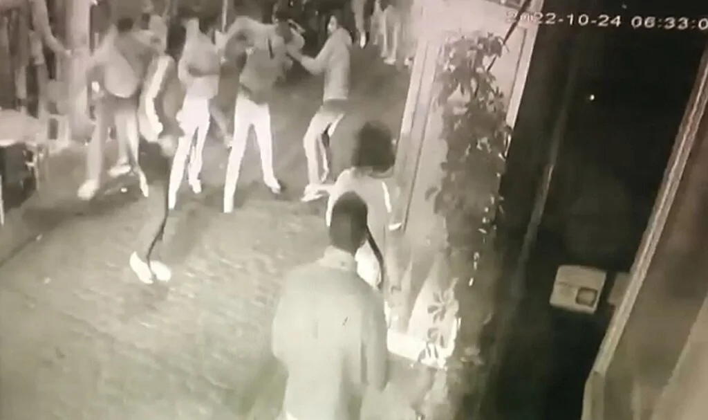Beyoğlu’nda silahlı saldırı öncesi meydan kavgası kamerada