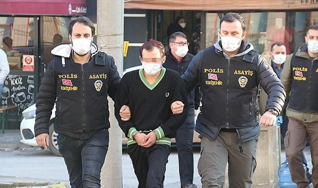 Bıçaklayarak öldürdükleri kişiyi kaldıkları barakanın arkasına gömen 2 sanık için müebbet hapis talebi