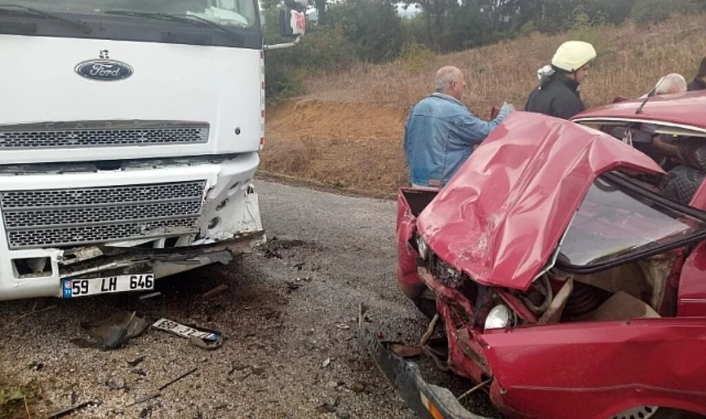 Biga’da süt tankeri ile otomobilin çarpıştı kazada, 83 yaşındaki kadın hayatını kaybetti