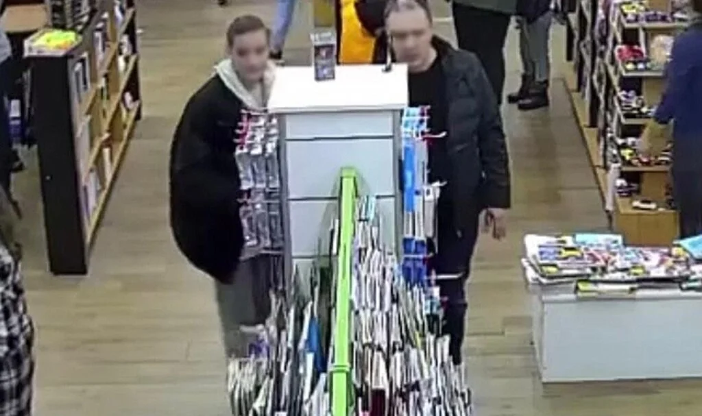 Bin lira değerindeki kulaklığı böyle çaldılar