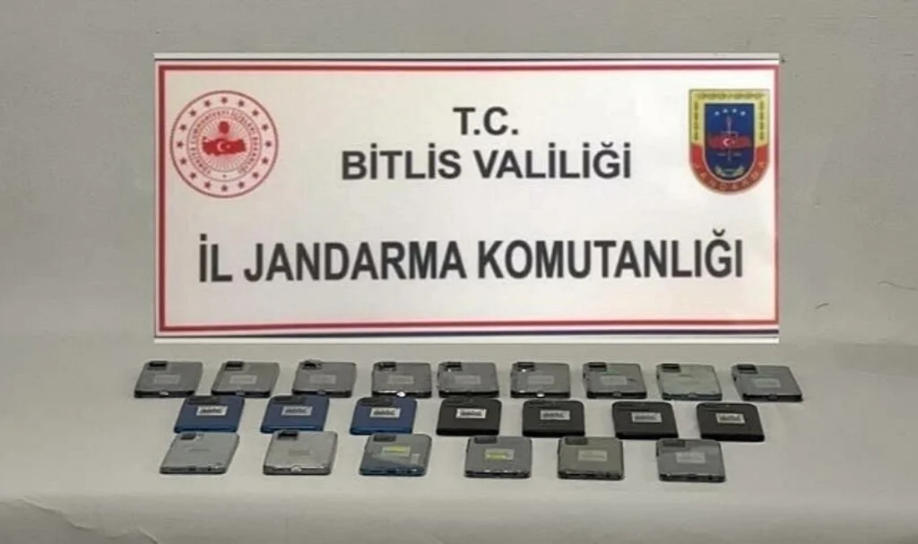 Bitlis’te 22 adet kaçak cep telefonu ele geçirildi