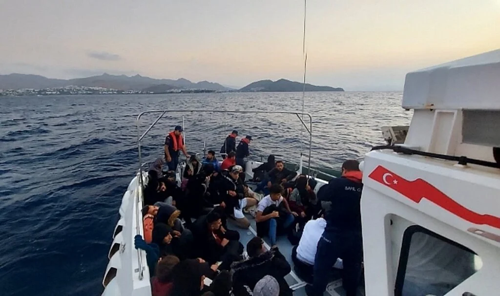 Bodrum'da 32 düzensiz göçmen kurtarıldı