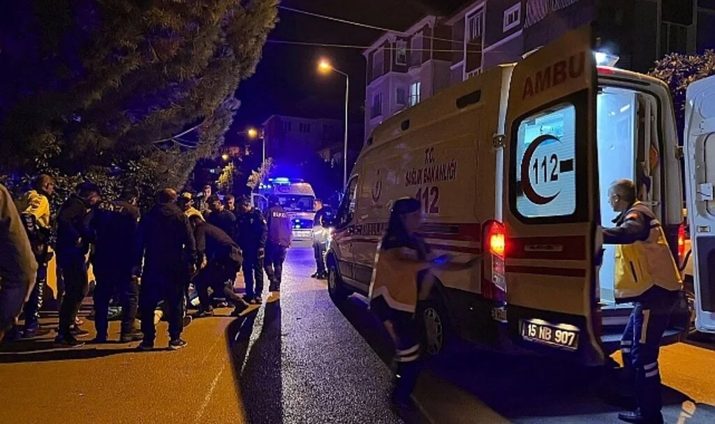 Bucakta bıçaklı kavga: 1’i ağır 2 yaralı