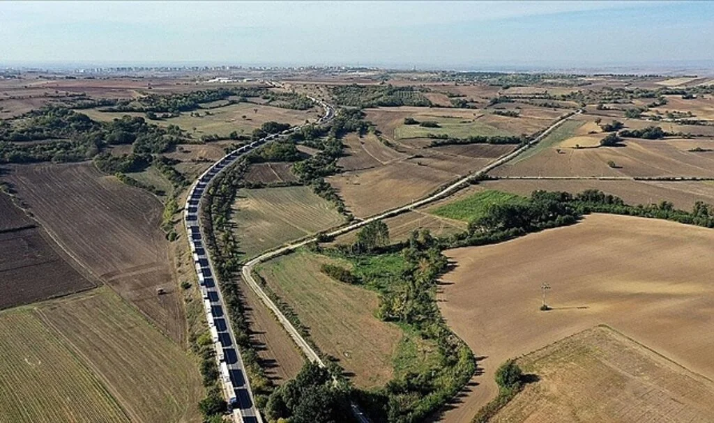 Bulgaristan'a açılan Hamzabeyli Sınır Kapısı'nda 38 kilometrelik tır kuyruğu oluştu