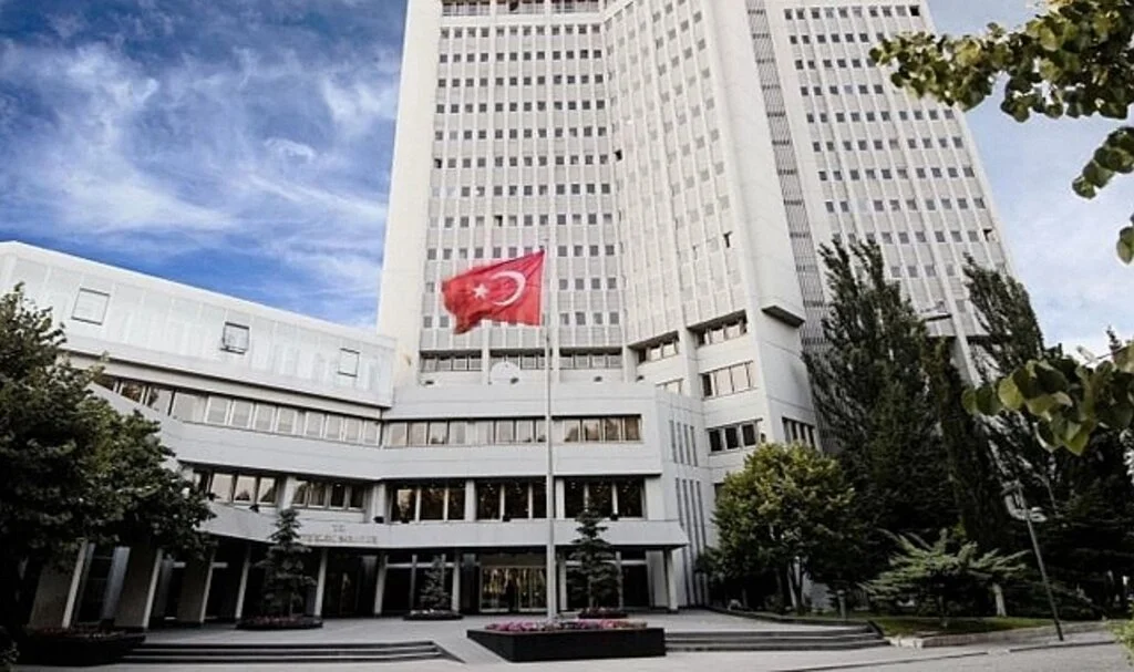 Büro Memurları Sendikası'ndan Dışişleri Bakanlığı'na bağlı personelin mali ve özlük haklarındaki kayıplar nedeniyle iş bırakma eylemi