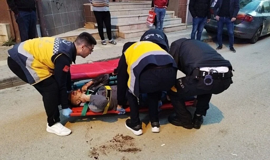 Bursa'da yerde kanlar içinde yatarken bulunan adam hayatını kaybetti