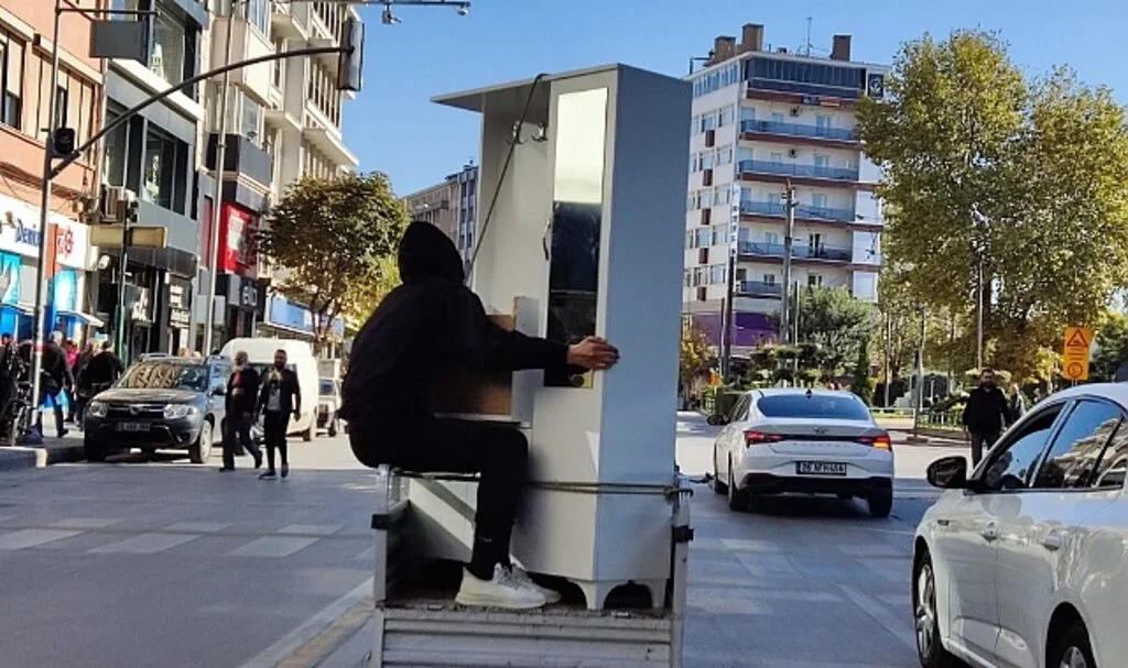 Cadde üzerinde ilginç eşya taşıma yöntemi