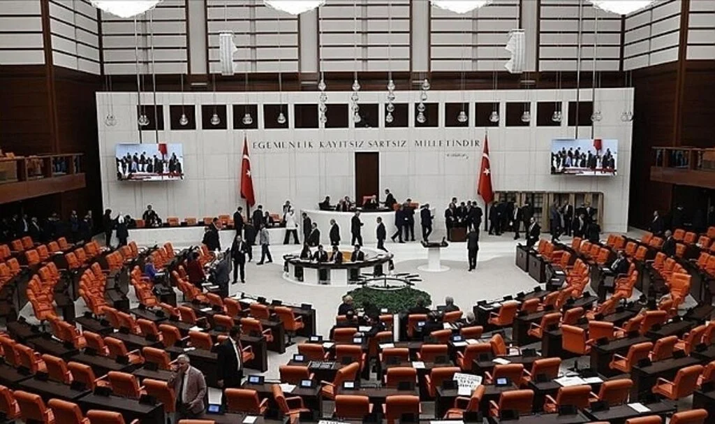 Çalışanlara elektrik ve doğal gaz desteğine vergi muafiyetini içeren "torba" kanun teklifi TBMM'ye sunuldu