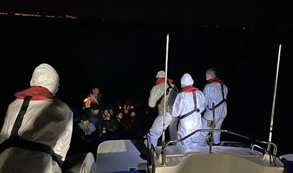 Çanakkale açıklarında 24 göçmen yakalandı