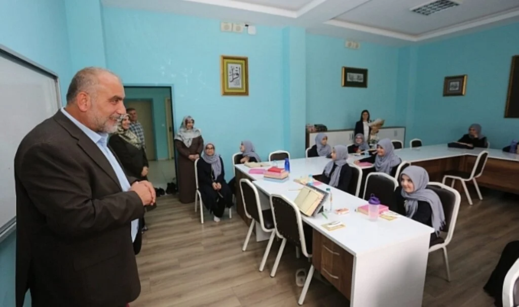Canik Belediye Başkanı Sandıkçı: “Okullarımızın ihtiyaçlarıyla yakından ilgileniyoruz”