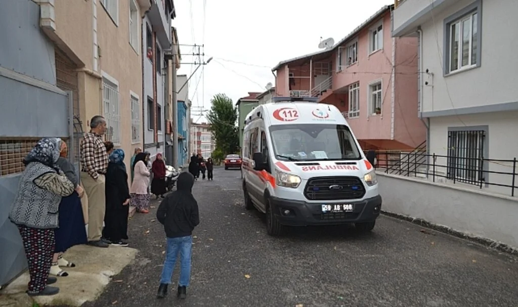 Çatı katına çıkarken düşüp yaralandı