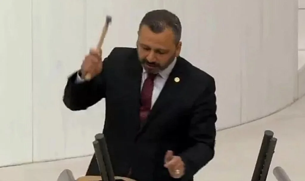 Cep telefonunu TBMM'de çekiçle parçalamıştı! CHP'li vekil bunu hiç beklemiyordu, kendisinden tahsil edilecek