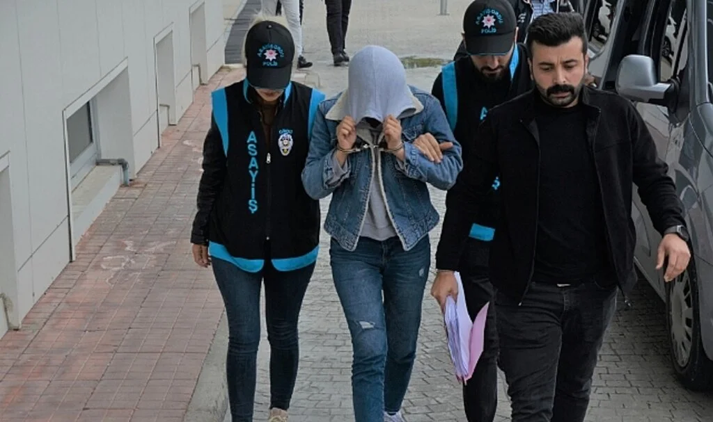 Cesedi bulunan 20 günlük bebeğin annesi tutuklandı