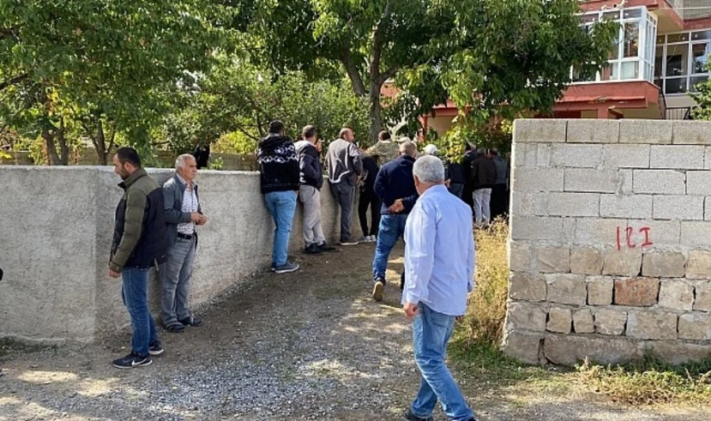 Ceviz ağacından düşen şahıs hayatını kaybetti