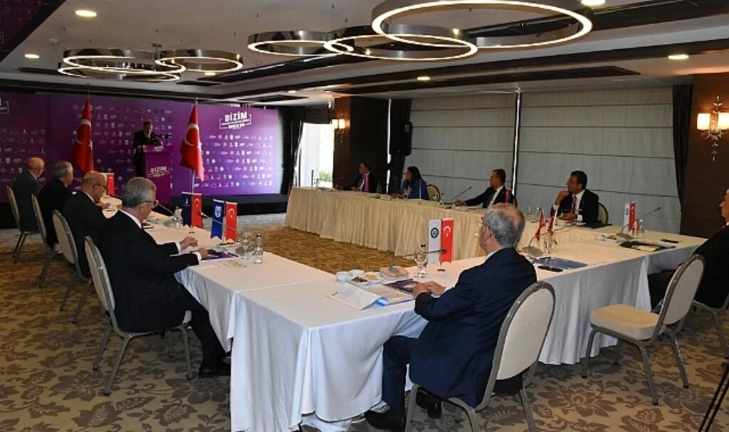 CHP'li büyükşehir belediye başkanları Ordu'da buluştu