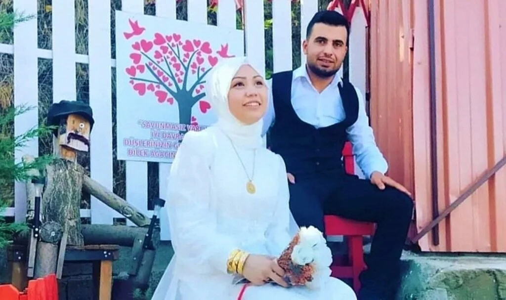 Çiçeği burnundaki çifti kaza ayırdı