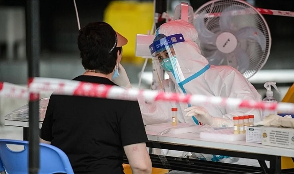 Çin'de iPhone üreten fabrikada Kovid-19 nedeniyle yaklaşık 300 bin işçi karantinada